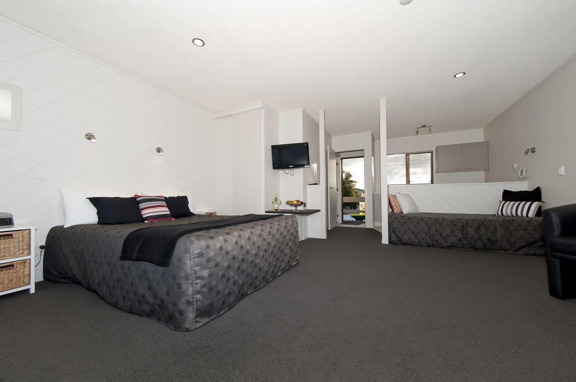 The Oceanside Motel Whitianga Exterior foto